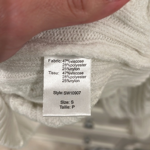 ELAN peek-a-boo white soft sweater - Picture 6 of 8